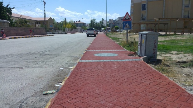 İpekyolu’nda okullar asfaltlarla renkleniyor 6