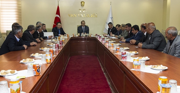 Van'ın üç ilçesi'nin muhtarları vali ile bir araya geldi - Van Haber