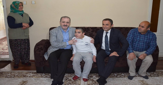 Tuşba Belediyesi’nden Şehit Ve Engelli Annelerine Ziyaret - Van Haber