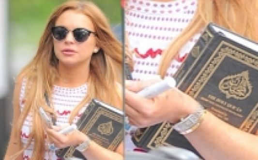 Lindsay Lohan elinde Kuran-ı Kerim ile görüntülendi!Müslüman mı oldu!