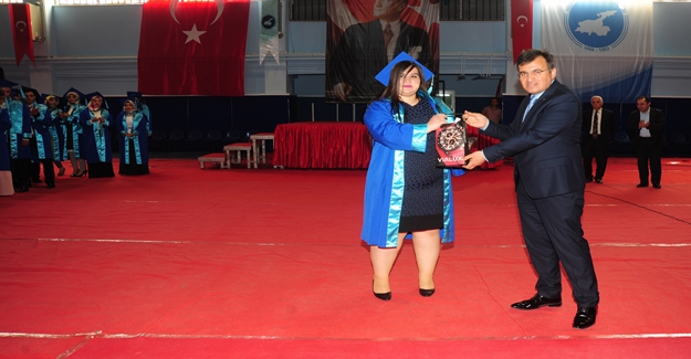 Van Yüzüncü Yıl Üniversitesi'nde mezuniyet sevinci