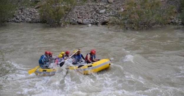 Zap Suyu'nda Rafting Heyecanı