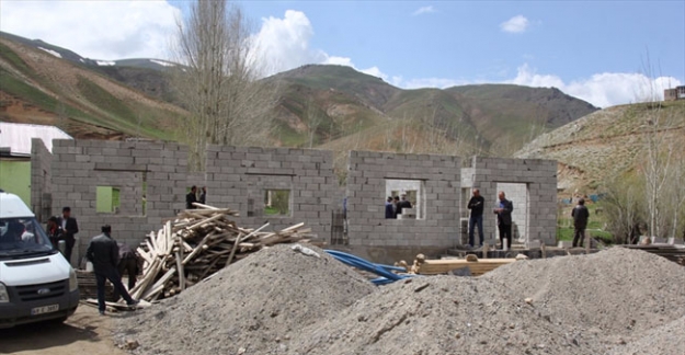 Van Büyükşehir Belediyesi Başkale'de 15 taziye evi yapıyor
