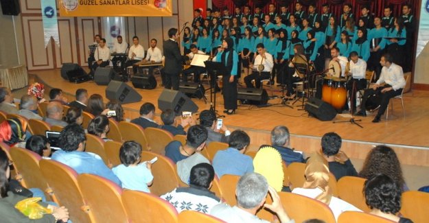 Anadolu Güzel Sanatlar Lisesi'nden Türk halk müziği konseri