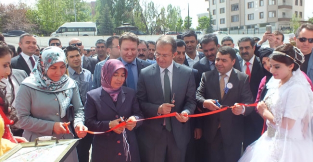 (ÖZEL HABER) Van'daki Halk Eğitim Merkezleri'nin fuarı açıldı - Van Haber