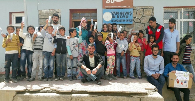 Köy Okulu Öğrencilerine Kırtasiye Desteği