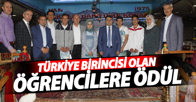 Türkiye birincisi olan Vanlı öğrencilere ödül