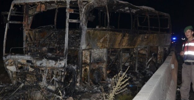 Manisa Balıkesir yolunda feci kazada  Bekir Ulusoy  öldü 11 kişi yaralandı