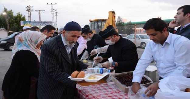Tuşba Belediyesi'nden Mahalle İftarları