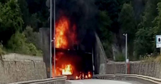 Bolu'da Tiner yüklü TIR tünel girişine çarptı: 5 ölü