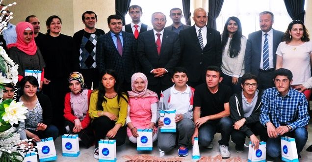 Rektör Batal'dan Başarılı Öğrencilere Moral Yemeği!