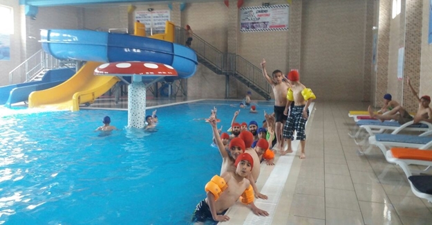 Yaz Kur’an Kursu öğrencileri havuzda eğlendiler