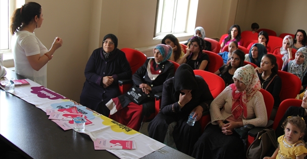 Başkale'de kadın sağlığı için seminer düzenlendi