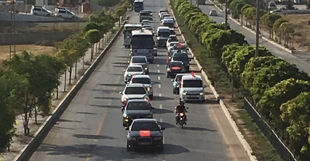 YYÜ’den Milli İrade Mitingi’ne dev katılım