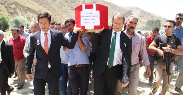 Şehit korucu son yolculuğuna uğurlandı