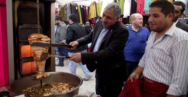 Pazar esnafınadan Alparslan'a büyük ilgi!