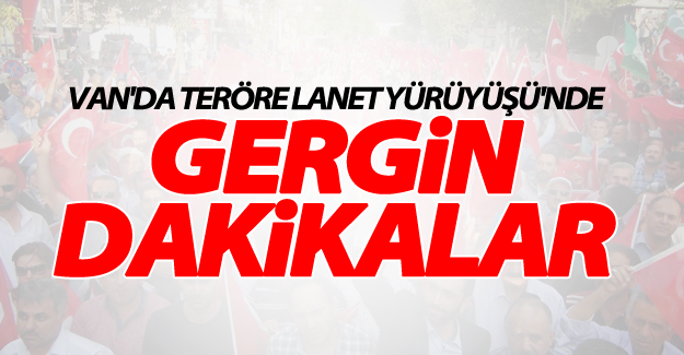 Darbeye ve Teröre Hayır yürüyüşünde gergin anlar