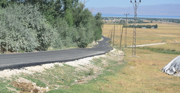 Erciş Belediyesi’nden yol asfaltlama çalışması