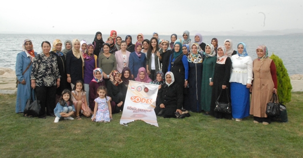 Kaymakam eşinden kursiyerlere piknik