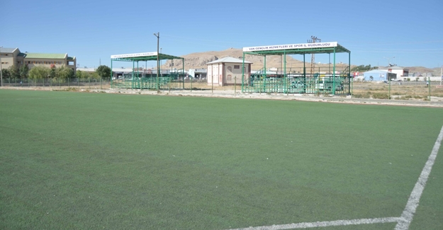 Sanayi futbol sahası tribünleri sezona hazır