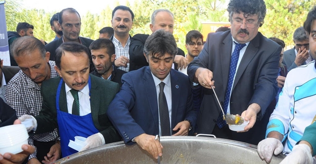 Eğitim Bir-Sen’den aşure dağıtımı