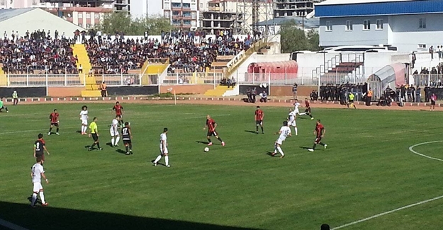 Vanspor kendi sahasında 1 puana razı oldu