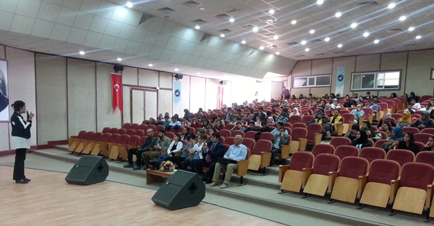 YYÜ'de "Toplumsal Cinsiyet Eşitliği" konferansı