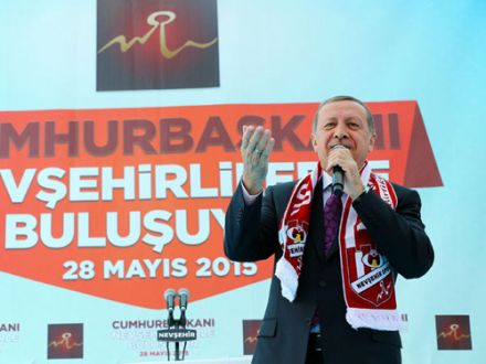 Cumhurbaşkanı Erdoğan Nevşehir'de Demirtaş'a Pop Star benzetmesi!