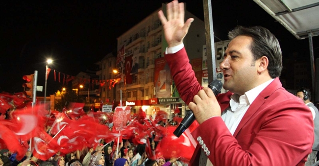 Vanlı sanatçıdan darbe türküsü