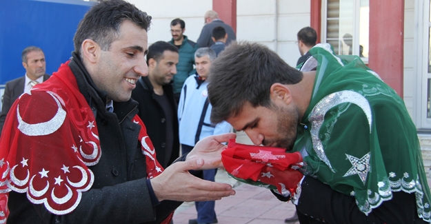 Sağlık ocağından asker ocağına davul zurnalı uğurlama