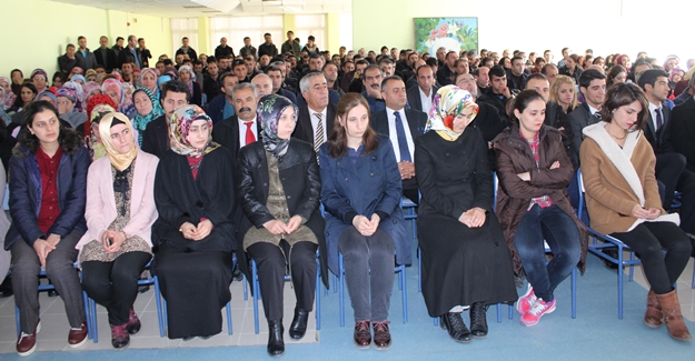 Kredi Yurtlar Kurumundan başarılı personele plaket