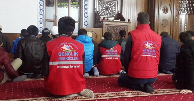 Vanlı gençler sabah namazında buluştu