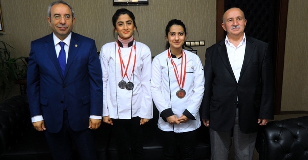 Üniversite öğrencilerinden büyük başarı