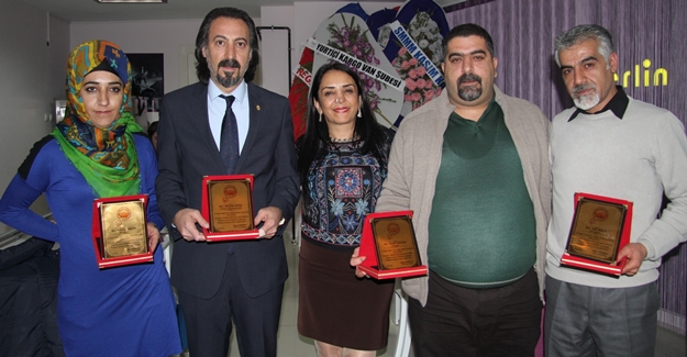 Yaka-Koop’tan berber ve kuaförlere anlamlı plaket