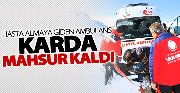 Hasta almaya giden ambulans karda mahsur kaldı