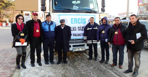 Erciş'ten Halep'e 2 TIR yardım