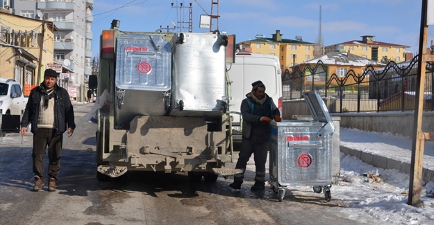 Erciş'te çöp konteynerleri yenilendi