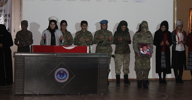 İmam hatipli öğrenciler 15 Temmuz'u sahneledi