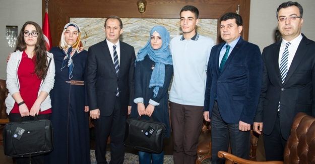 Vali Taşyapan'dan şehit çocuklarına bilgisayar