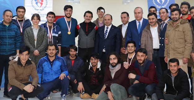 Van’da KYK’daki öğrencilerin katıldığı dart yarışmaları sona erdi
