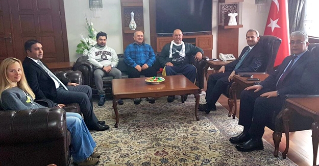 Van Gölü’nde ‘Akdamar’ batığını bulan dalış ekibi, Vali Taşyapan’ı ziyaret etti