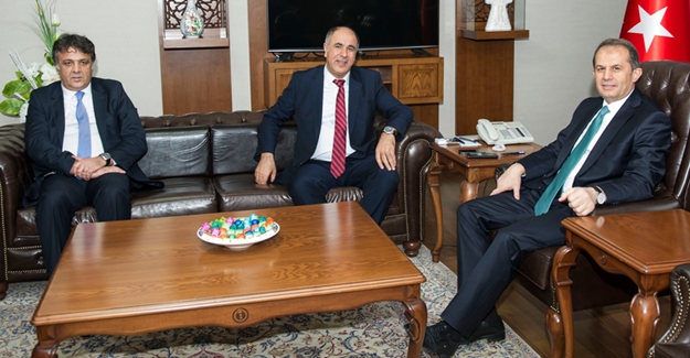 Van Kültür ve Dayanışma Vakfı’nın yeni yönetimi Vali İbrahim Taşyapan’ı ziyaret etti