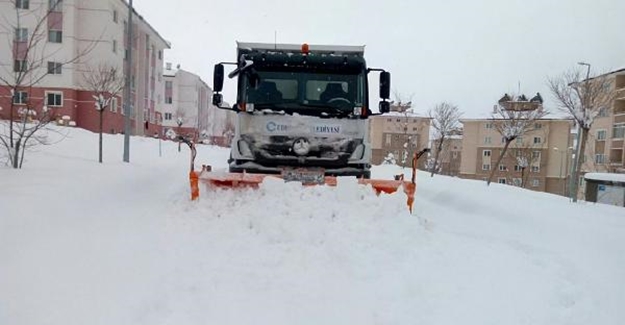 Edremit'te karla mücadele çalışmaları devam ediyor