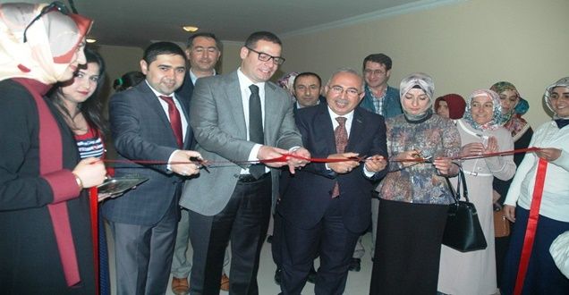 Kursiyeşerin sergisine yoğun ilgi!