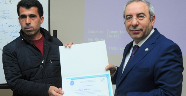 YYÜ'de Muş'tan Gelen Arı Yetiştiricilerine Sertifika Verildi