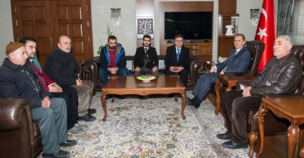 Van taksiciler kooperatifi üyesi taksici esnafı Vali İbrahim Taşyapan'ı ziyaret etti