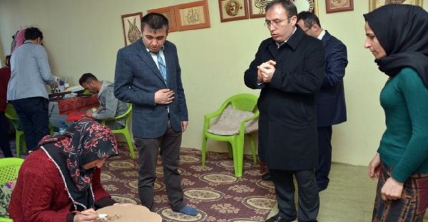 Başkan Vekili Akgül el sanatları kursunu ziyaret etti