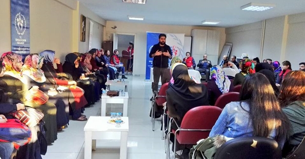Adem Özköse Van’da gençlerle buluştu