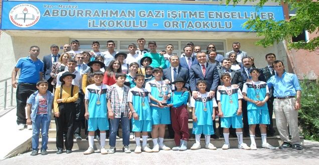 Vali Taşyapan'dan okul ziyareti!