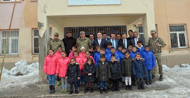 Şişli'den Çatak'taki öğrencilere yardım